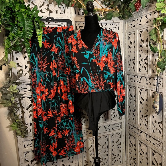 G.I.L.I. PRETTY RED ROSES & GREENERY 2pc BODYSUIT WITH MATCHING WIDE LEG PANTS - Picture 1 of 11
